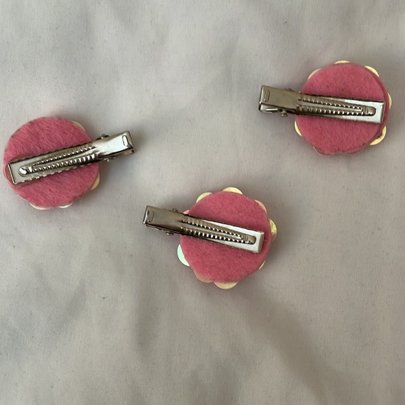 Hair clips with pink sequins and white pearls w/center rhinestone. Set of 3. - Picture 5 of 5